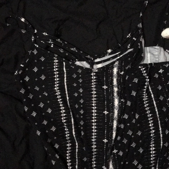 Shift dress with a caged neck - Picture 3 of 3